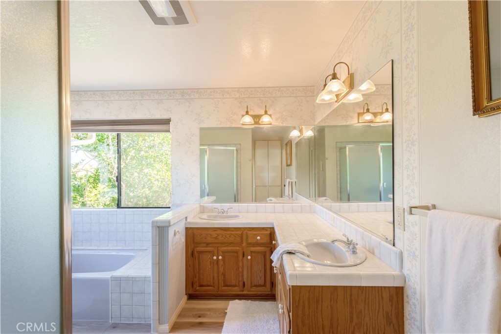 711 Tumble Creek Lane Fallbrook, CA 92028 - Photo 21 of 66 Primary bath.