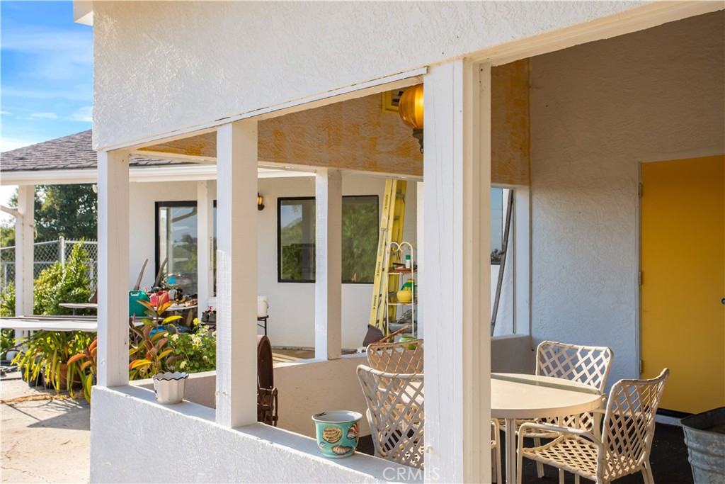 711 Tumble Creek Lane Fallbrook, CA 92028 - Photo 40 of 66 California room on the right, 4th bedroom/ADU in the background to left.