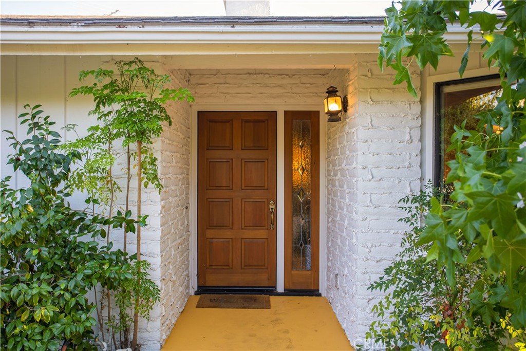 711 Tumble Creek Lane Fallbrook, CA 92028 - Photo 4 of 66 Front door entry.