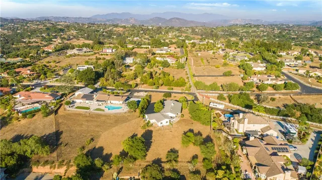 $876,500 | 711 Tumble Creek Lane, Fallbrook, CA 92028