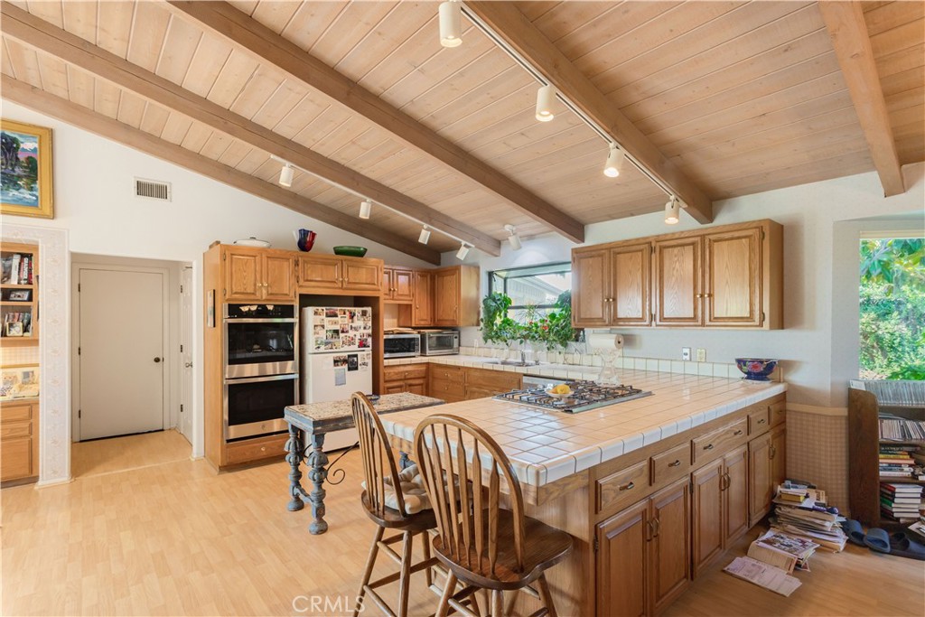 711 Tumble Creek Lane Fallbrook, CA 92028 - Photo 8 of 66 Kitchen.