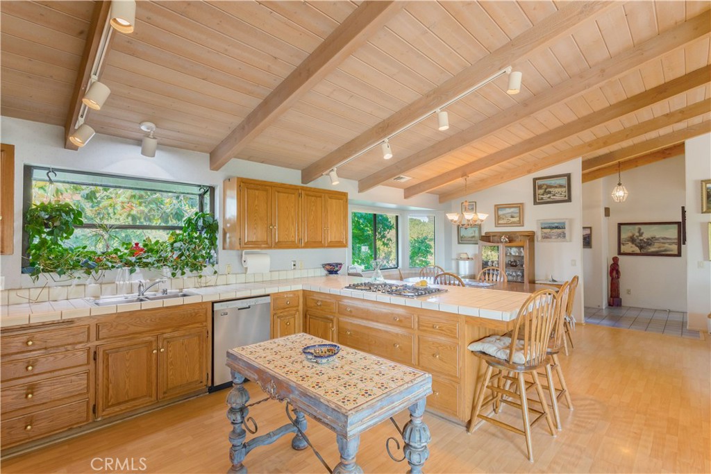711 Tumble Creek Lane Fallbrook, CA 92028 - Photo 9 of 66 Kitchen.