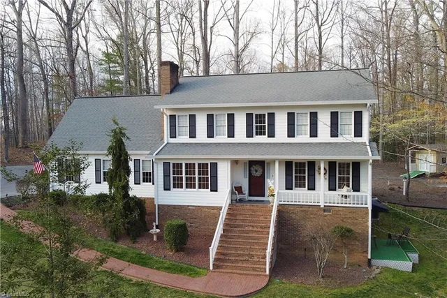 $829,000 | 305 Old Farms Road, Wilkesboro, NC 28697