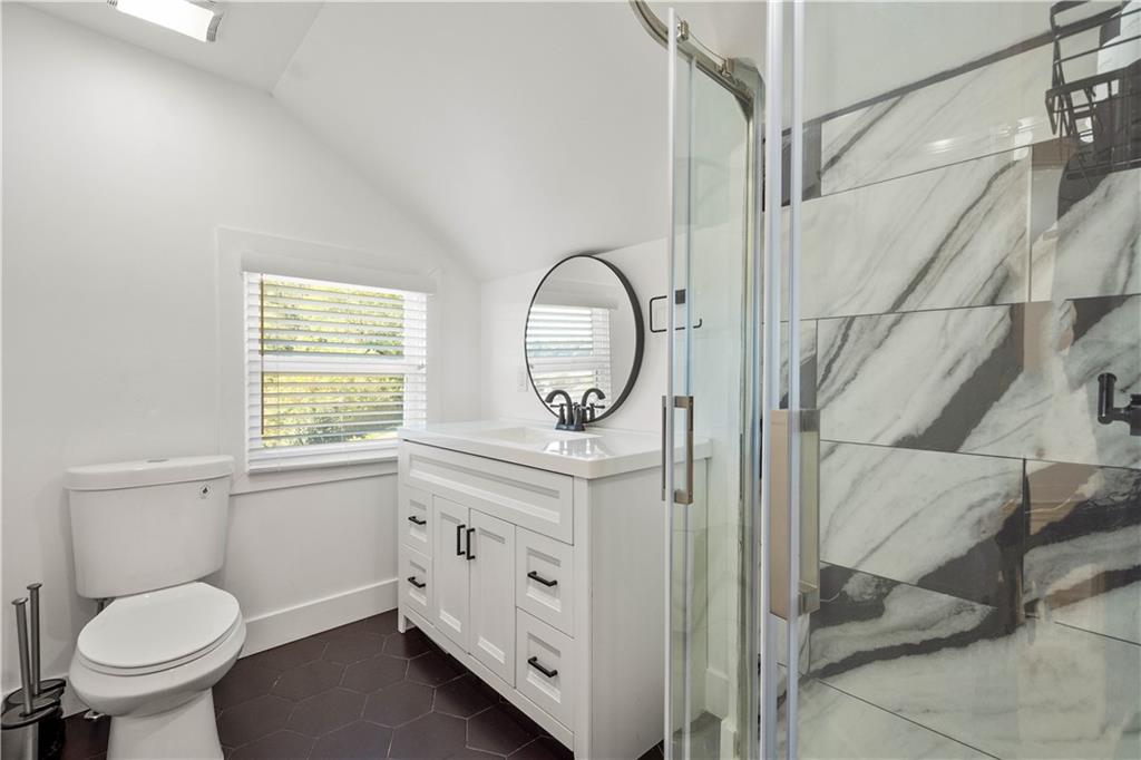 285 Patterson Avenue Bridgeville, PA 15017 - Photo 23 of 33 Shared hall bath.