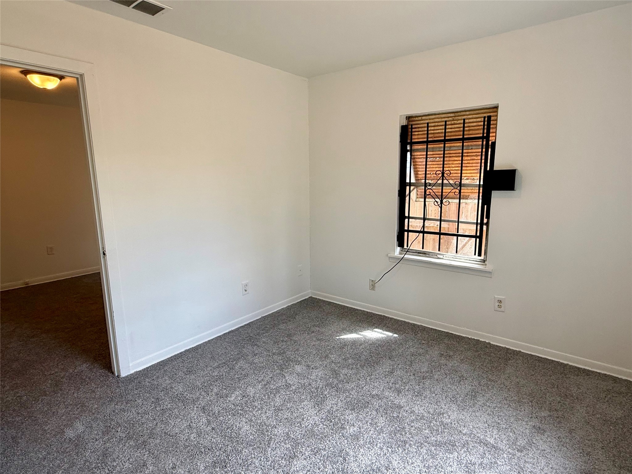 5326 Wenda Street Houston, TX 77033 - Photo 6 of 9 an empty room with windows