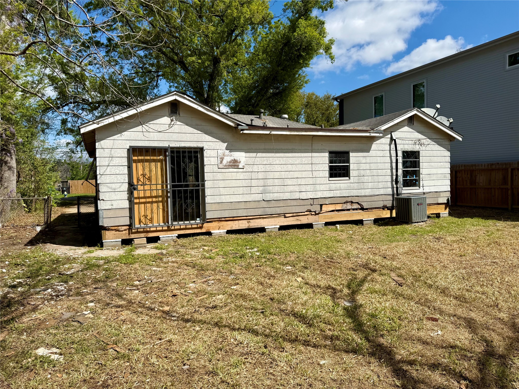 5326 Wenda Street Houston, TX 77033 - Photo 8 of 9 a view of a house with a yard