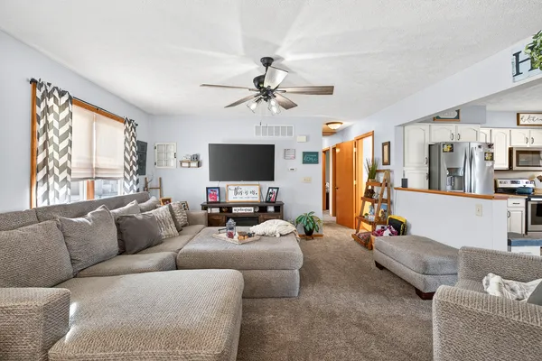 $314,900 | 2712 North 13th Street, Clinton, IA 52732