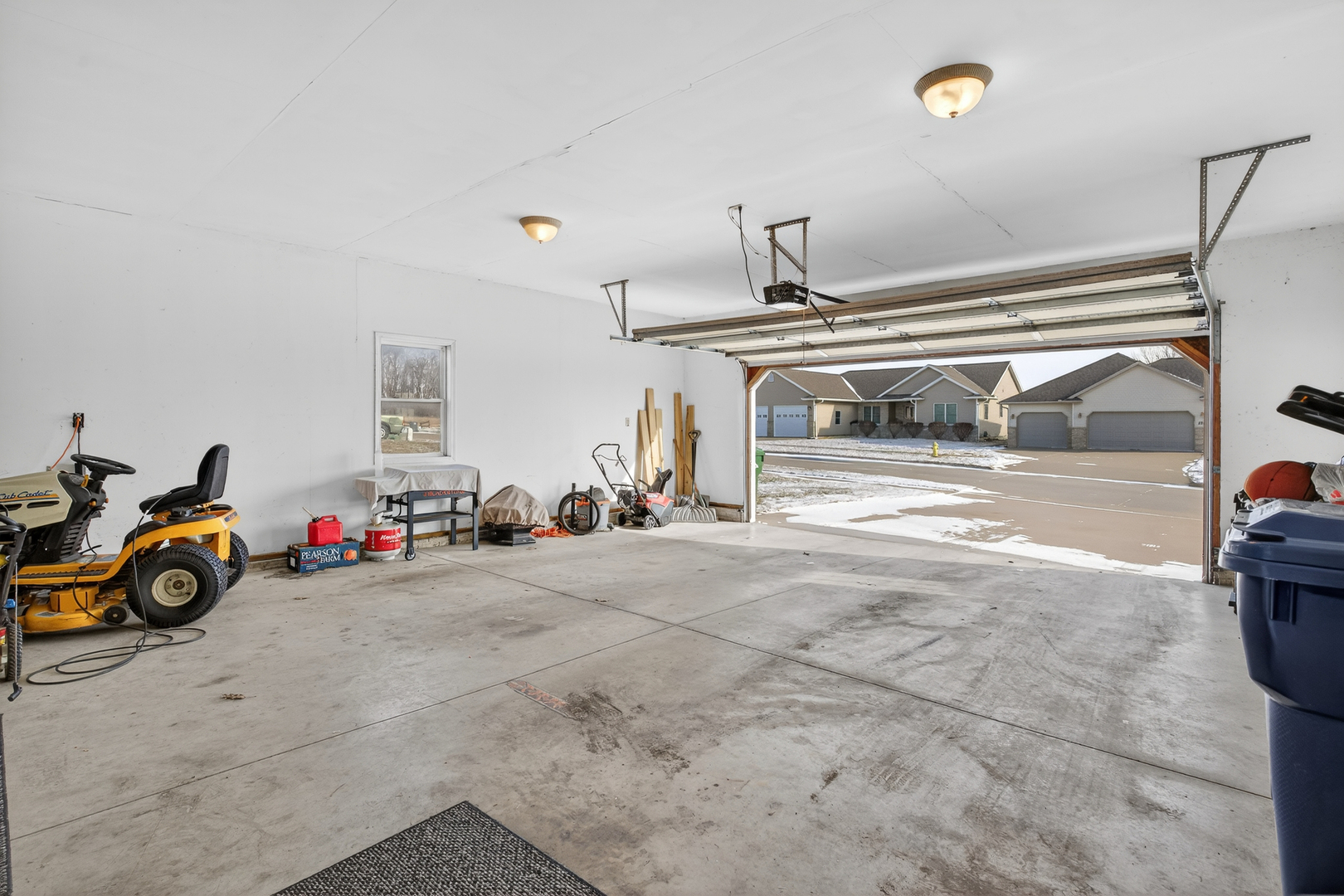 2712 North 13th Street Clinton, IA 52732 - Photo 25 of 47 a view of car garage