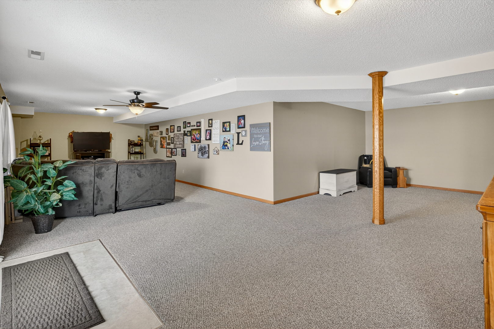 2712 North 13th Street Clinton, IA 52732 - Photo 37 of 47 a view of a livingroom with furniture