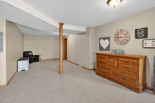 $314,900 | 2712 North 13th Street, Clinton, IA 52732