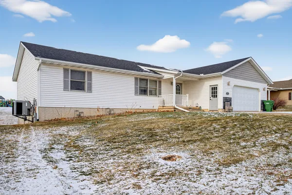 $314,900 | 2712 North 13th Street, Clinton, IA 52732