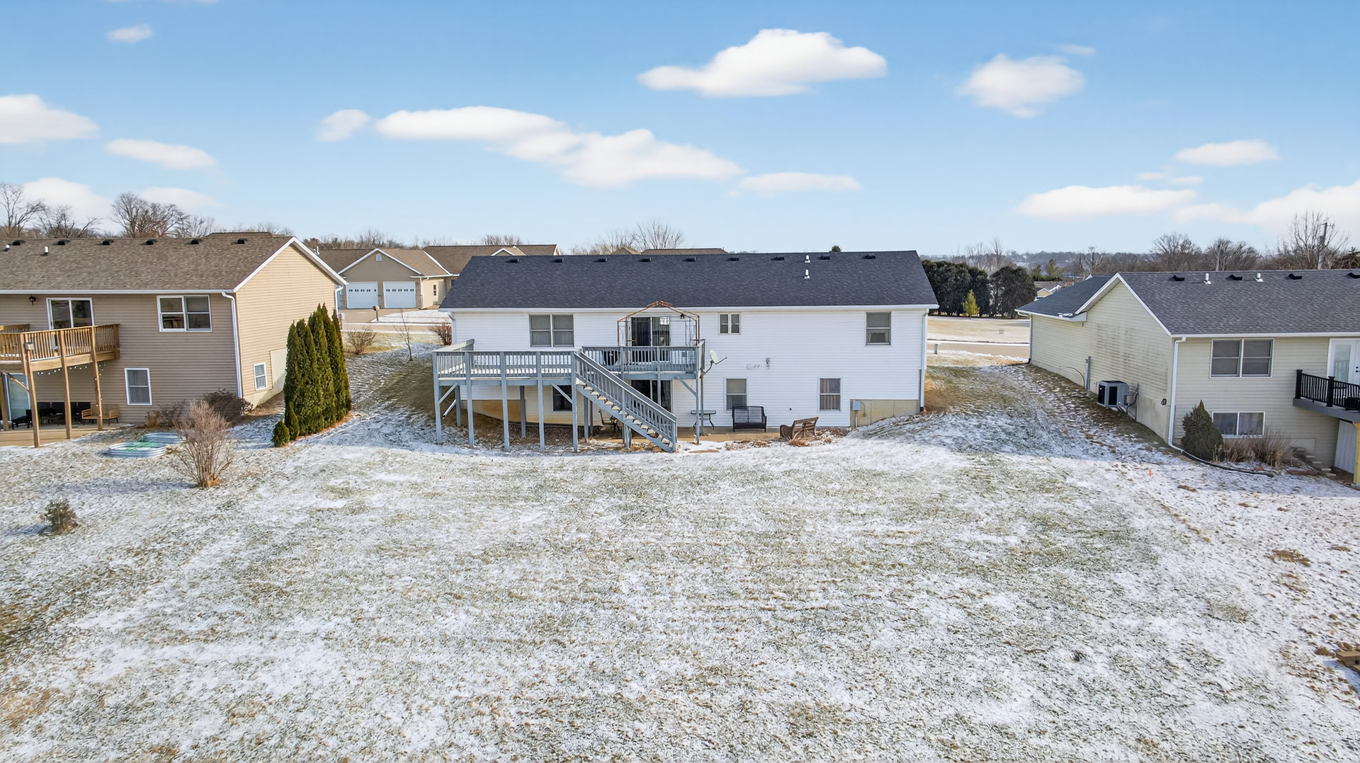 2712 North 13th Street Clinton, IA 52732 - Photo 5 of 47 a view of a house with a yard