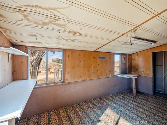 a view of livingroom with furniture