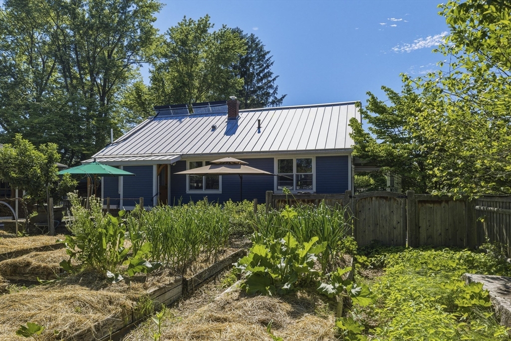 35 Rust Avenue Northampton, MA 01060 - Photo 6 of 39