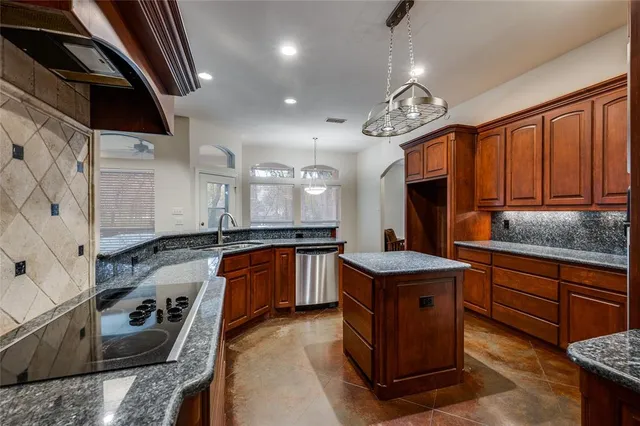 $769,500 | 4401 Oak Shores Circle, Cross Roads, TX 76227