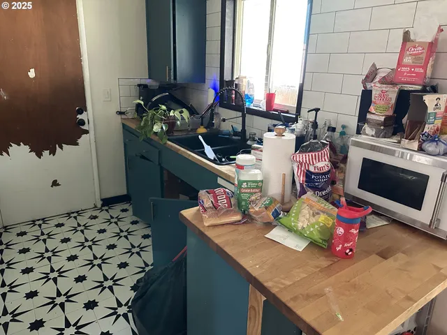 $300,000 | 2126 Southeast 162nd Avenue, Portland, OR 97233