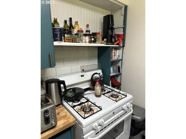 $300,000 | 2126 Southeast 162nd Avenue, Portland, OR 97233