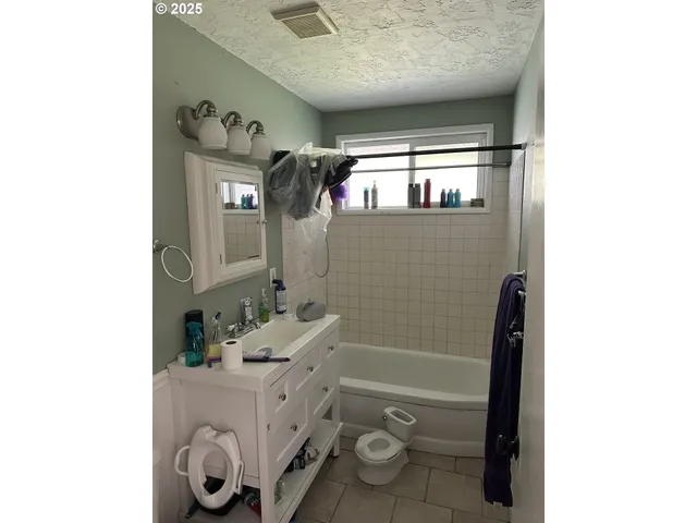 $300,000 | 2126 Southeast 162nd Avenue, Portland, OR 97233