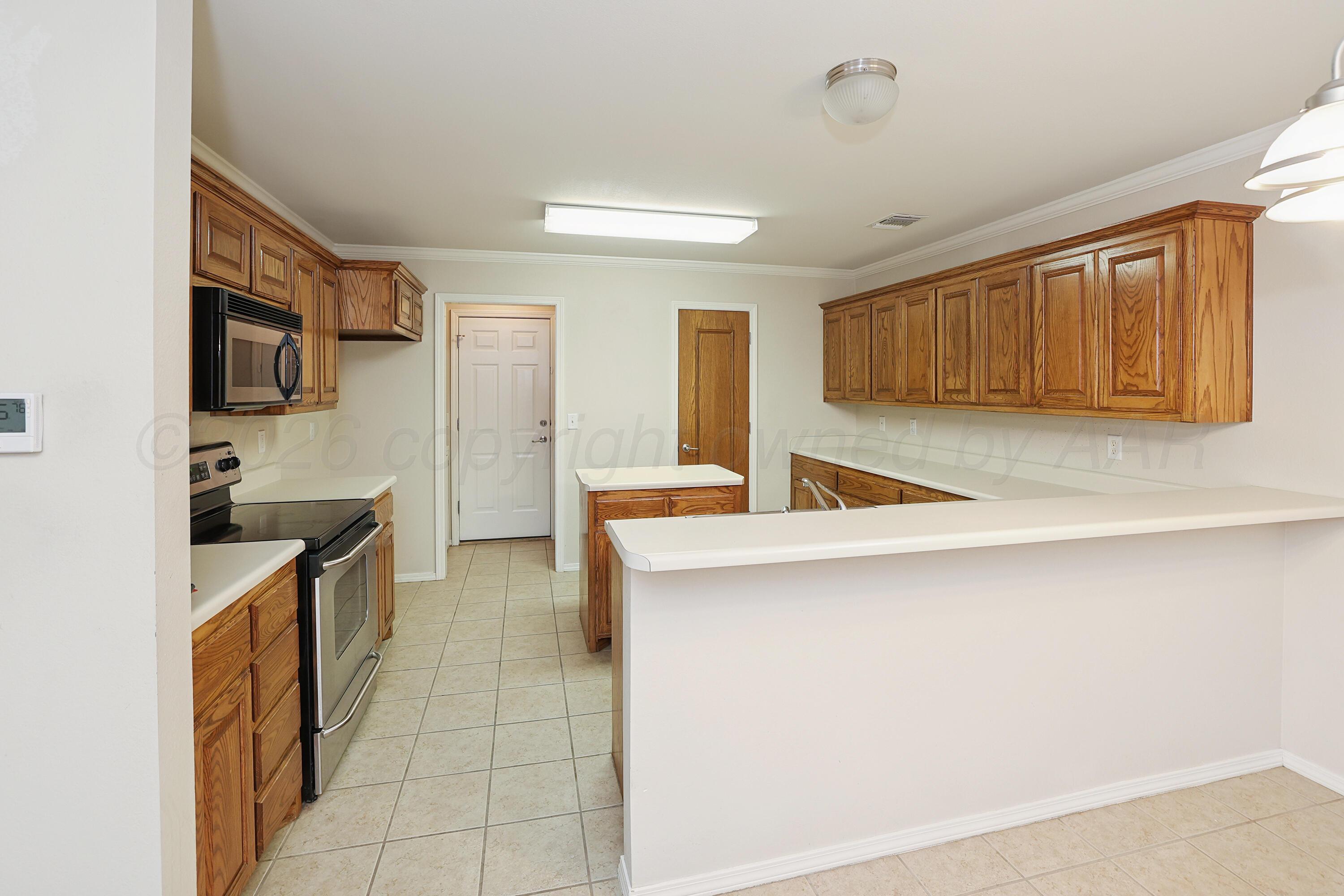 4527 Steffi Court Amarillo, TX 79110 - Photo 7 of 24 7-Kitchen