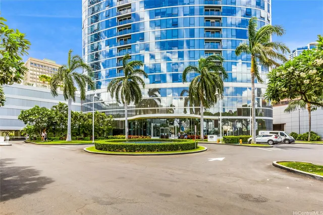 a picture of building with view of street