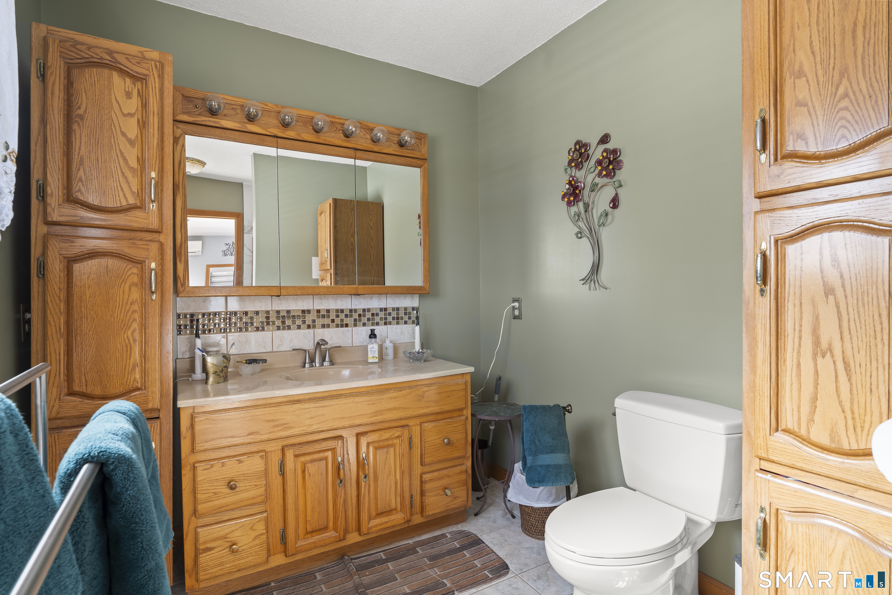 172 Old Willimantic Road Columbia, CT 06237 - Photo 13 of 39 a bathroom with a toilet sink and mirror