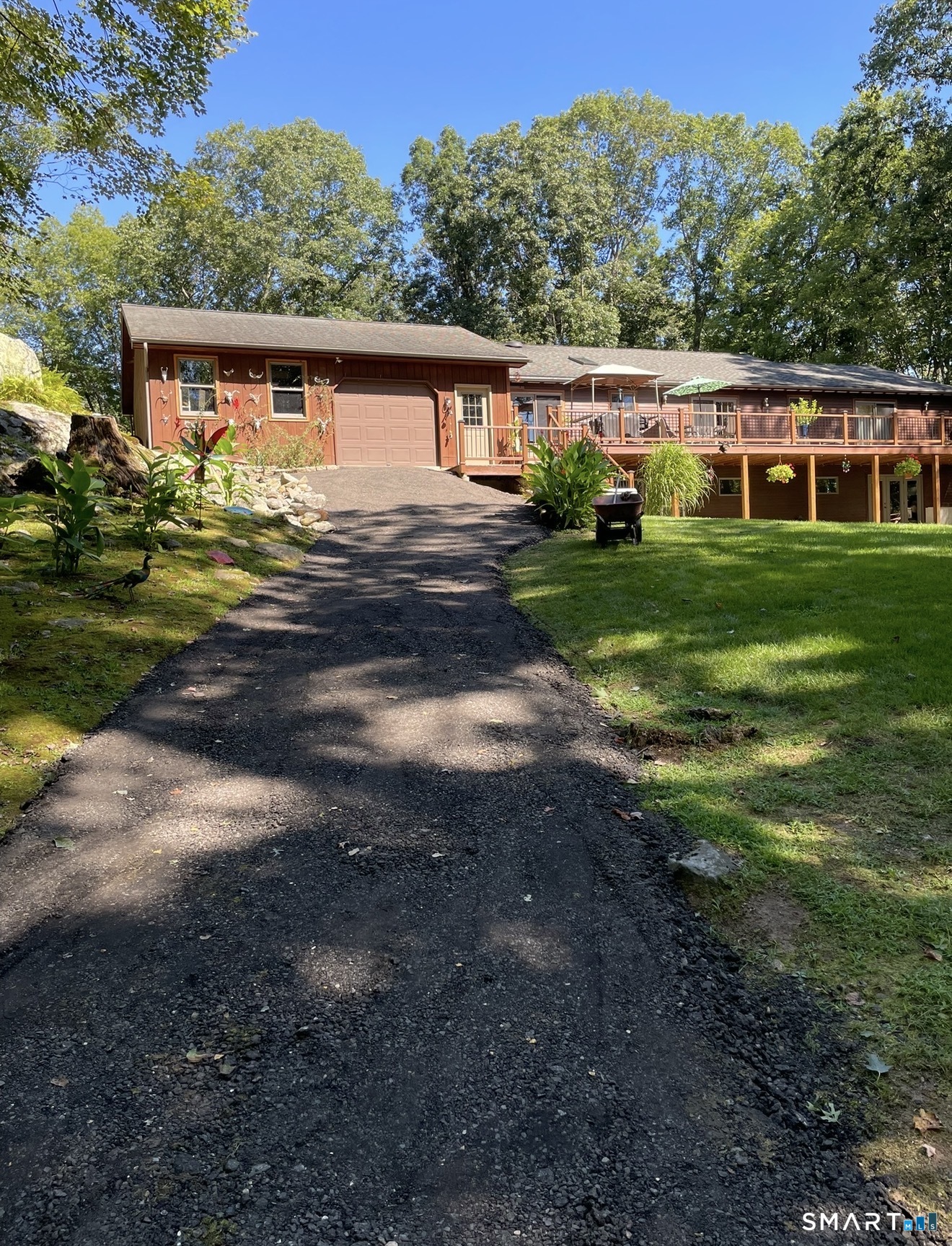172 Old Willimantic Road Columbia, CT 06237 - Photo 7 of 39 a front view of a house with garden