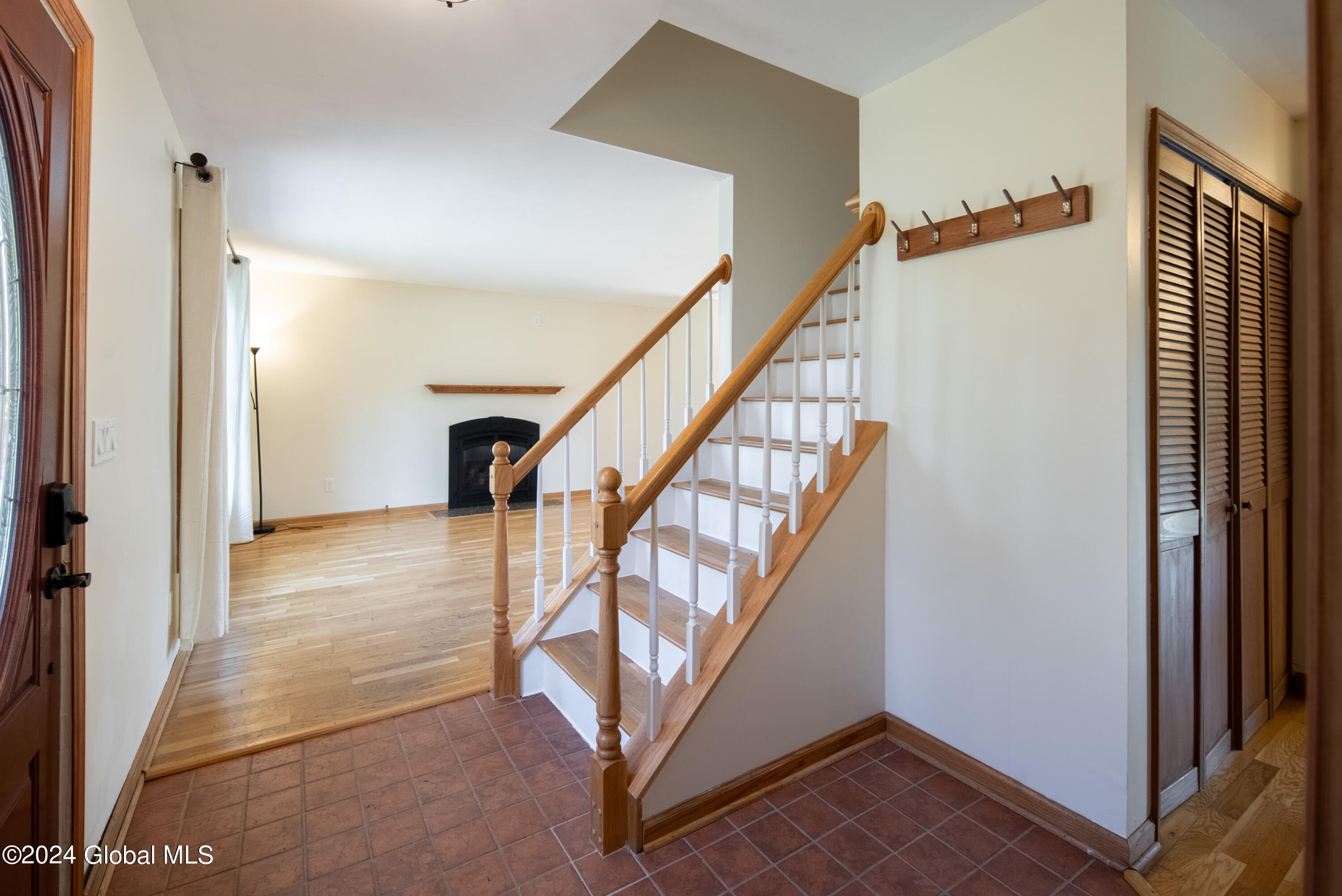 307 Ridgewood Circle Guilderland, NY 12203 - Photo 3 of 50 024