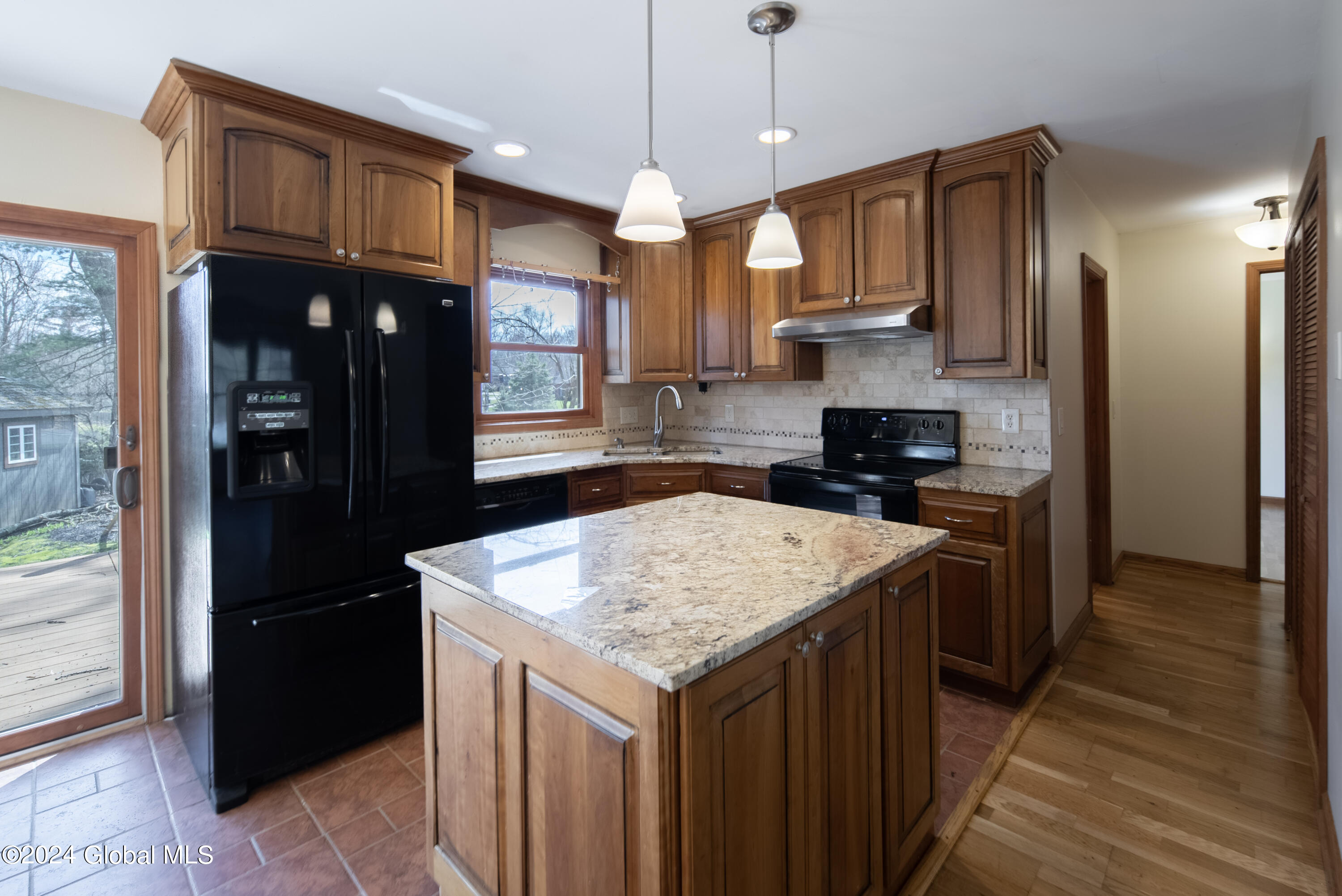 307 Ridgewood Circle Guilderland, NY 12203 - Photo 8 of 50 007