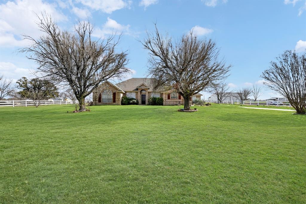 13616 Bates Aston Road Haslet, TX 76052 - Photo 3 of 36 a view of a volley ball court