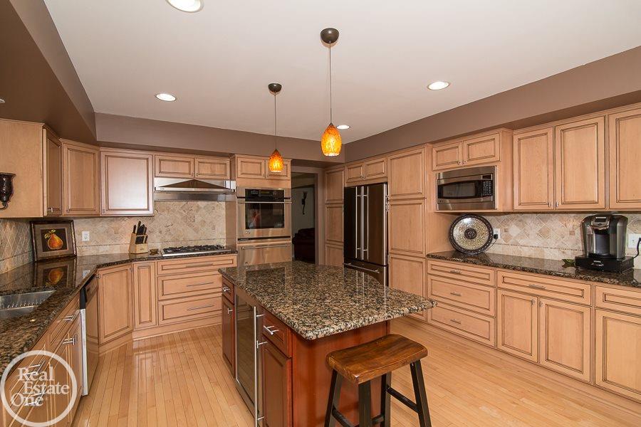 471 Lake Forest Road Rochester Hills, MI 48309 - Photo 12 of 32