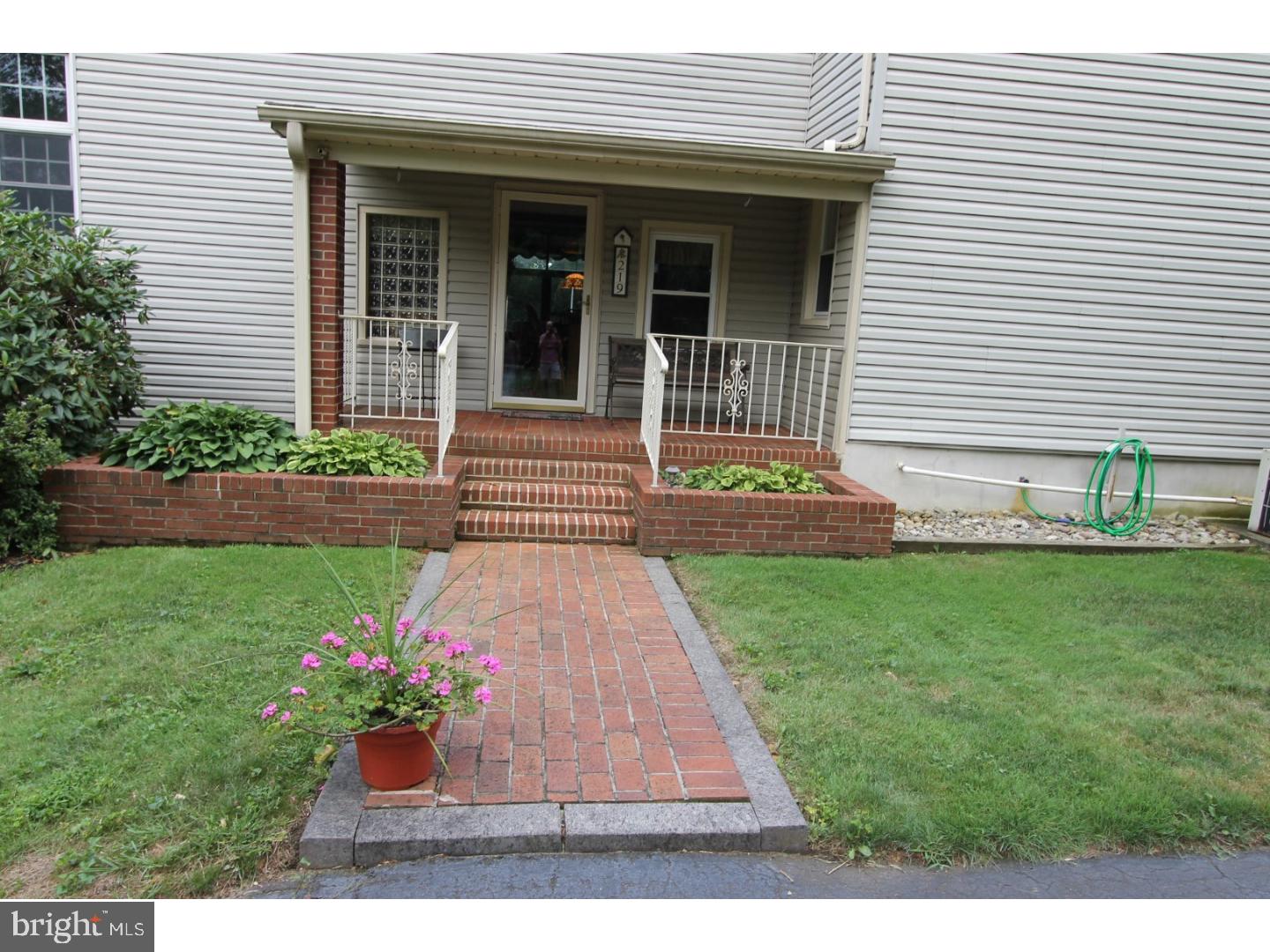 219 Windsor Road Robbinsville, NJ 08691 - Photo 2 of 22 Exterior Side
