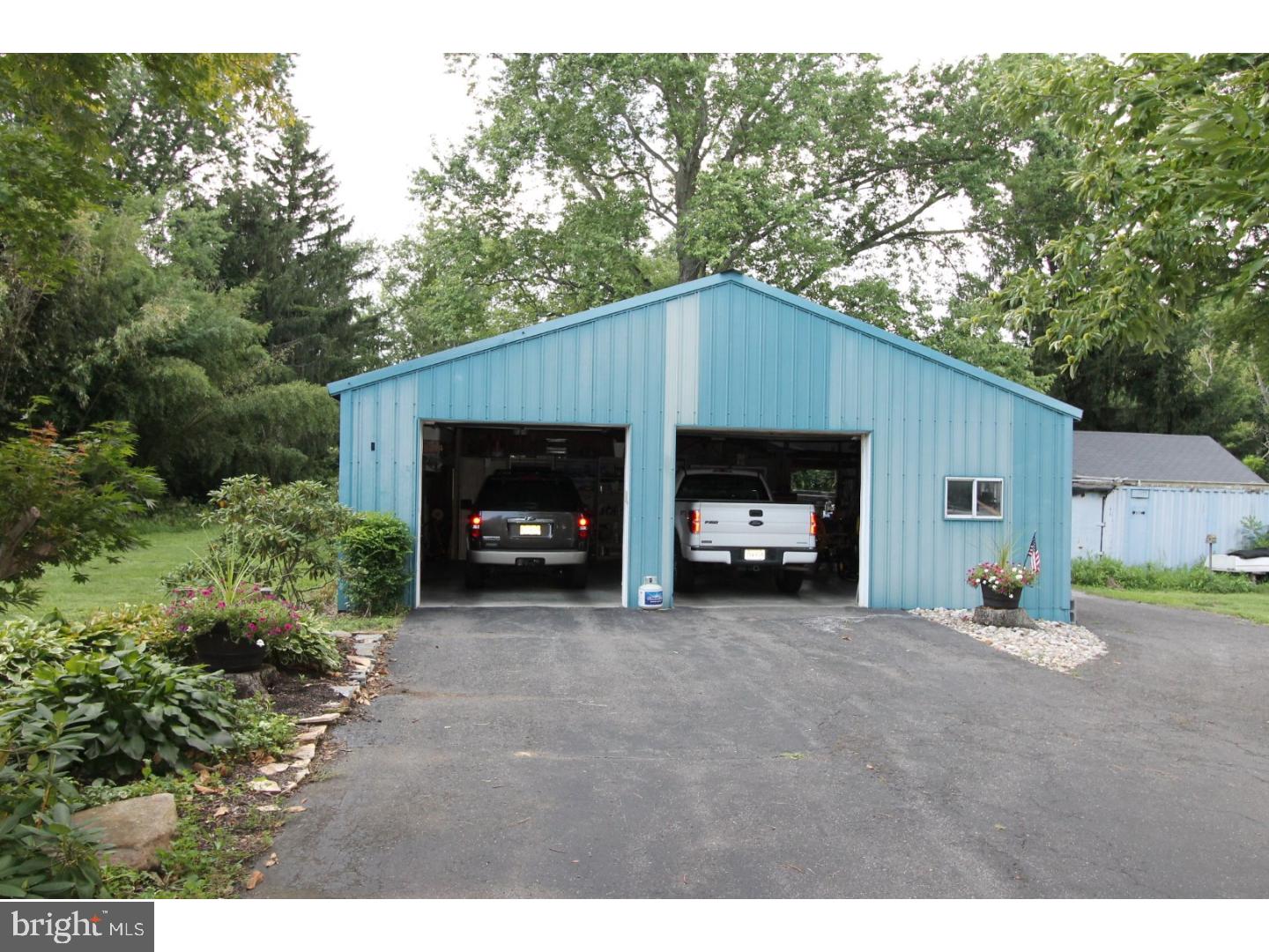 219 Windsor Road Robbinsville, NJ 08691 - Photo 5 of 22 Garage