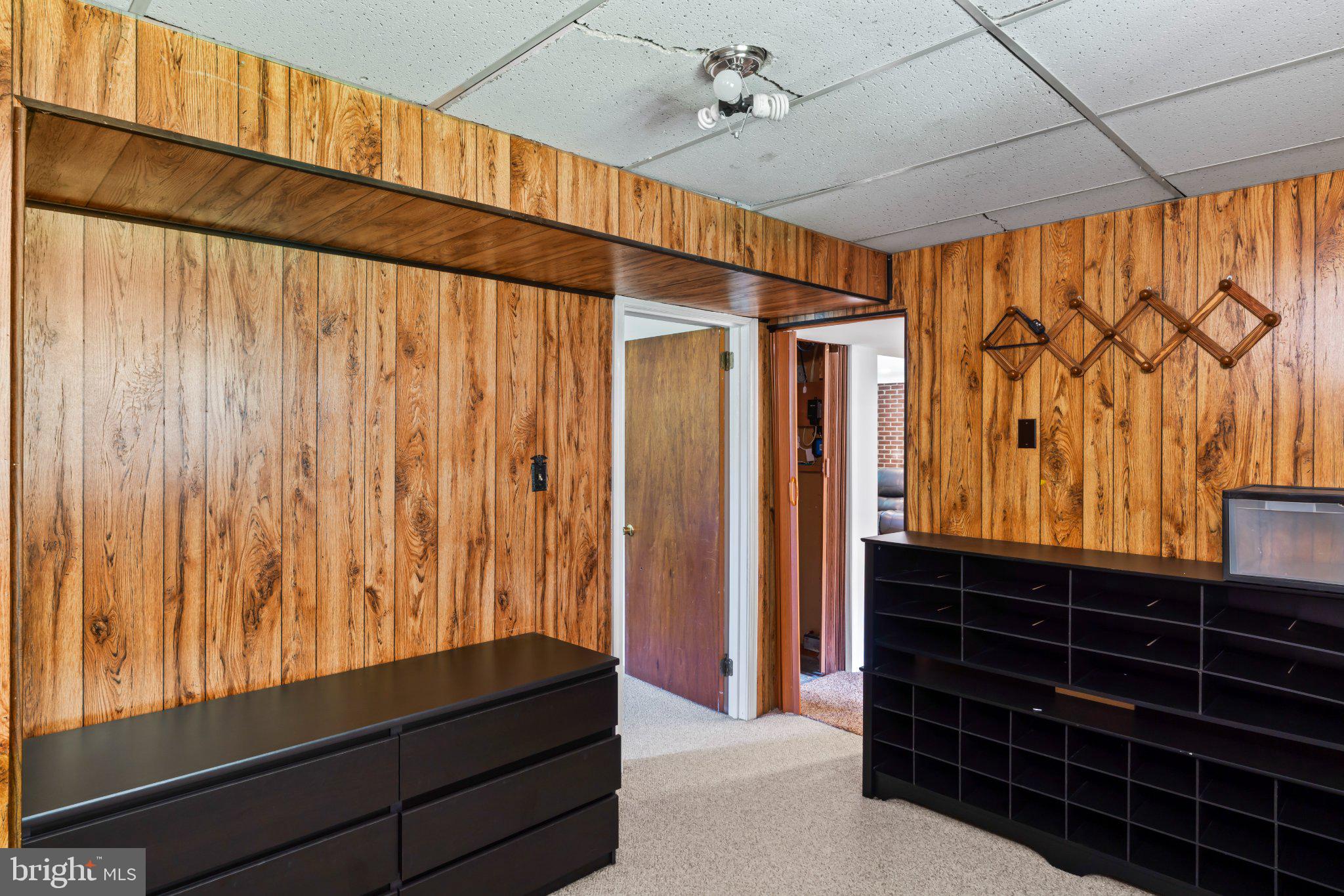 101 Williamsburg Road Sterling, VA 20164 - Photo 37 of 50 Retro charm with warm wood accents.