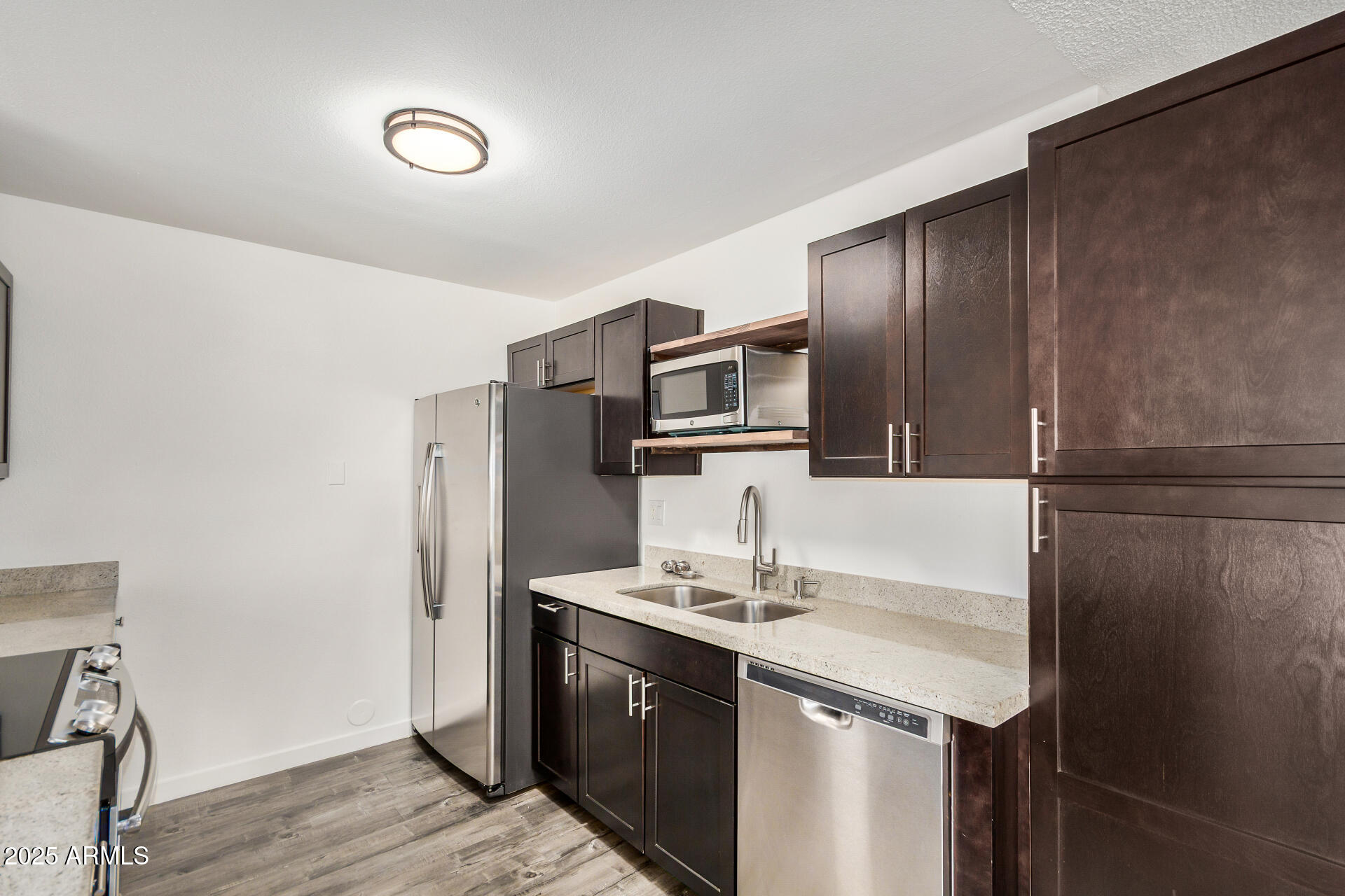 5525 East Thomas Road, Unit C4 Phoenix, AZ 85018 - Photo 15 of 34 a kitchen with a sink and refrigerator