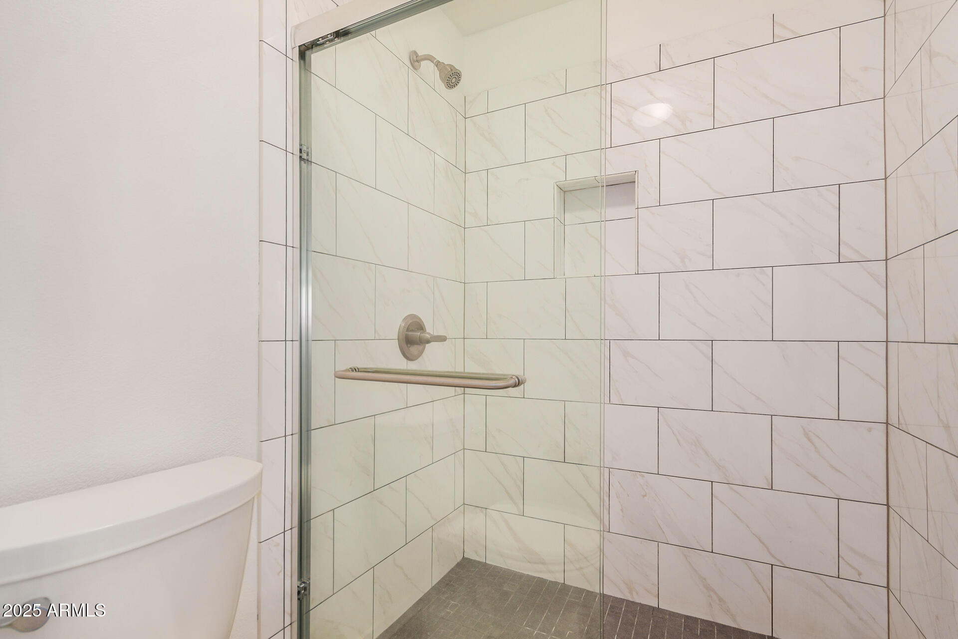 5525 East Thomas Road, Unit C4 Phoenix, AZ 85018 - Photo 22 of 34 a bathroom with a shower