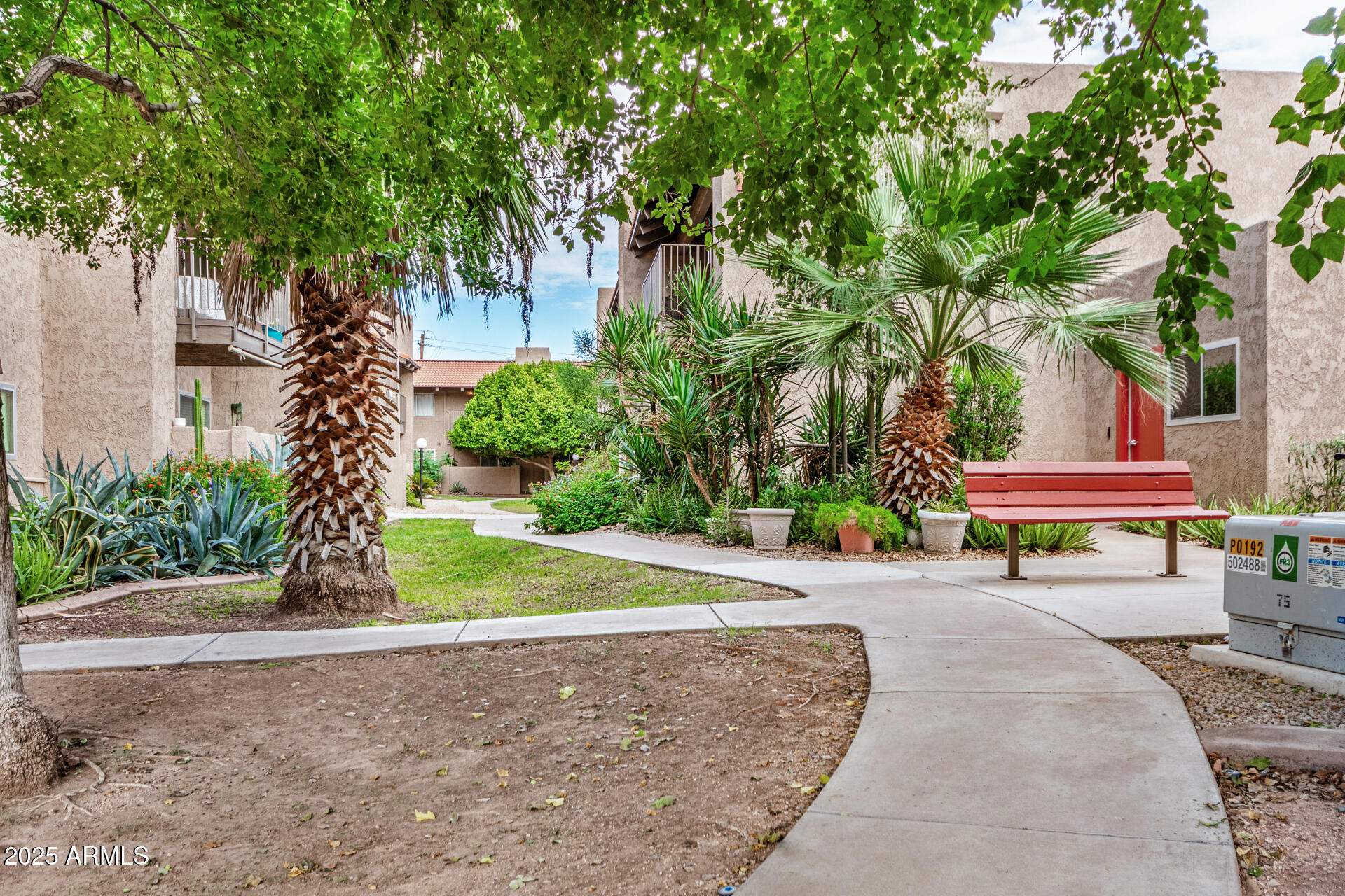 5525 East Thomas Road, Unit C4 Phoenix, AZ 85018 - Photo 30 of 34 a park view with large trees