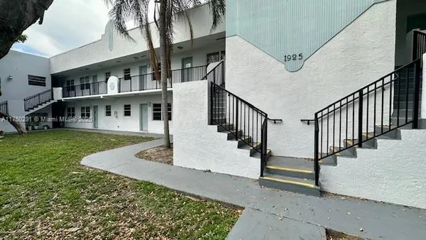 a view of entryway and hall