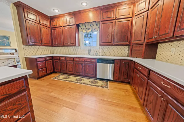 $749,000 | 556 Thomas Road, Holly Springs, MS 38635