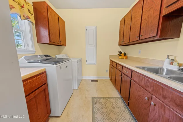 $749,000 | 556 Thomas Road, Holly Springs, MS 38635