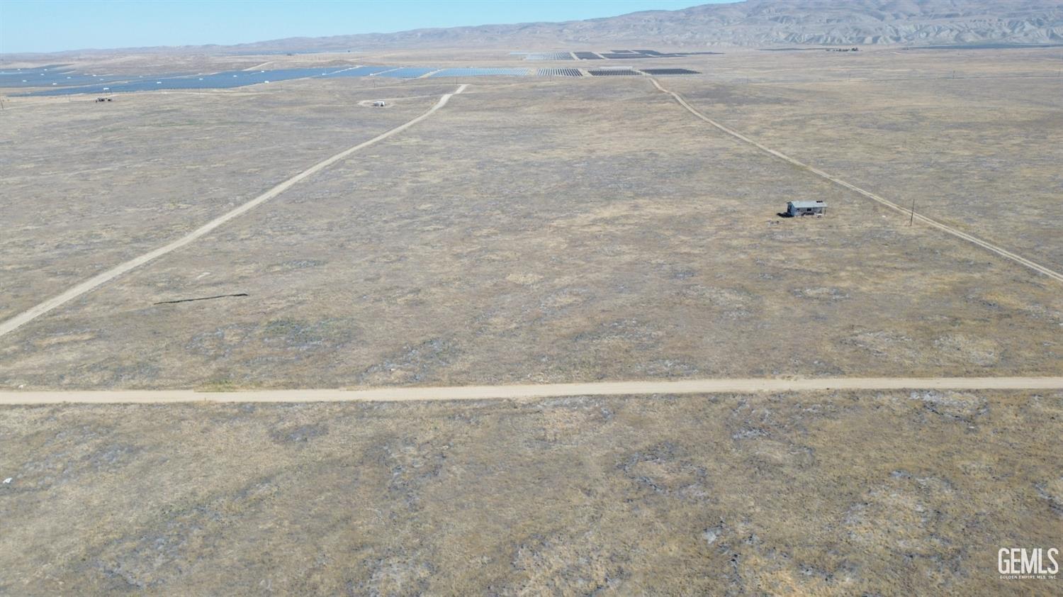 a view of a bath room