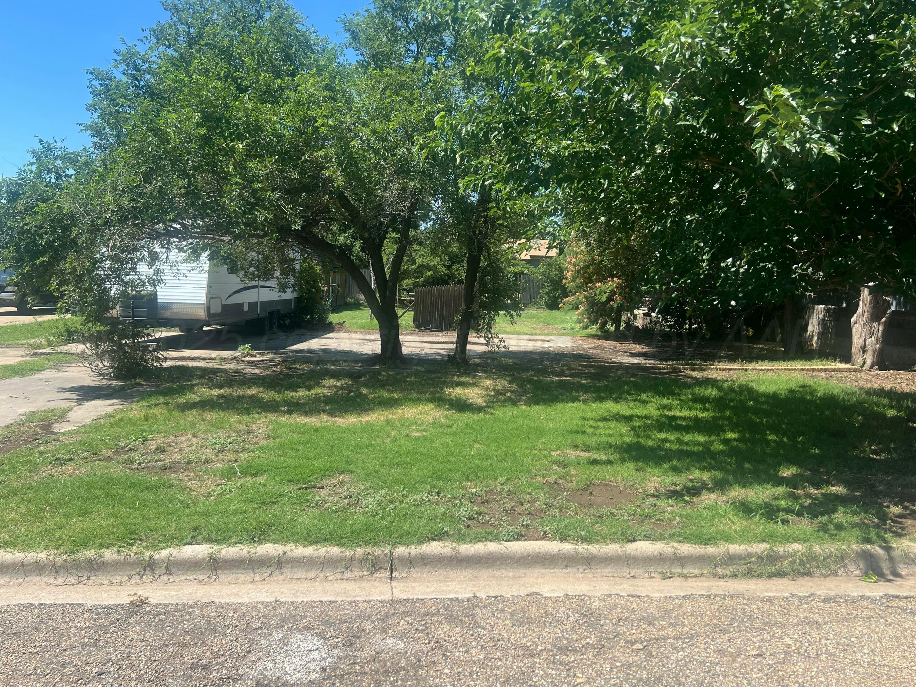 426 Santa Fe Street Borger, TX 79007 - Photo 2 of 3 a view of yard with green space