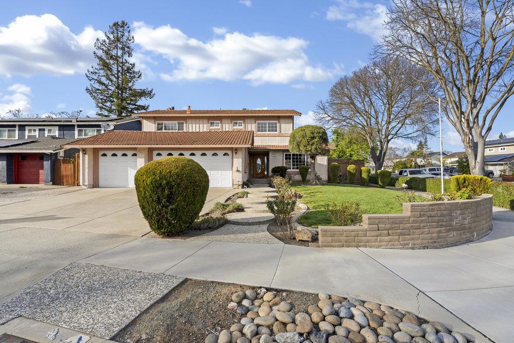 755 Cumberland Drive Gilroy, CA 95020 - Photo 3 of 52 a view of a house with a yard
