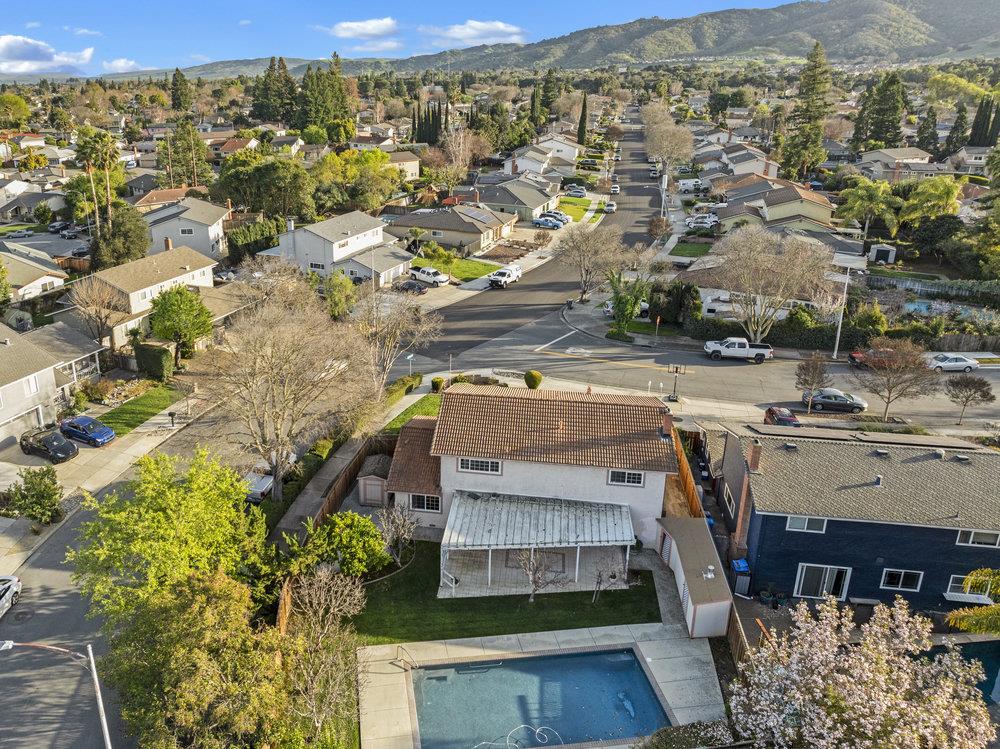 755 Cumberland Drive Gilroy, CA 95020 - Photo 51 of 52 a view of a terrace with wooden floor and a city view