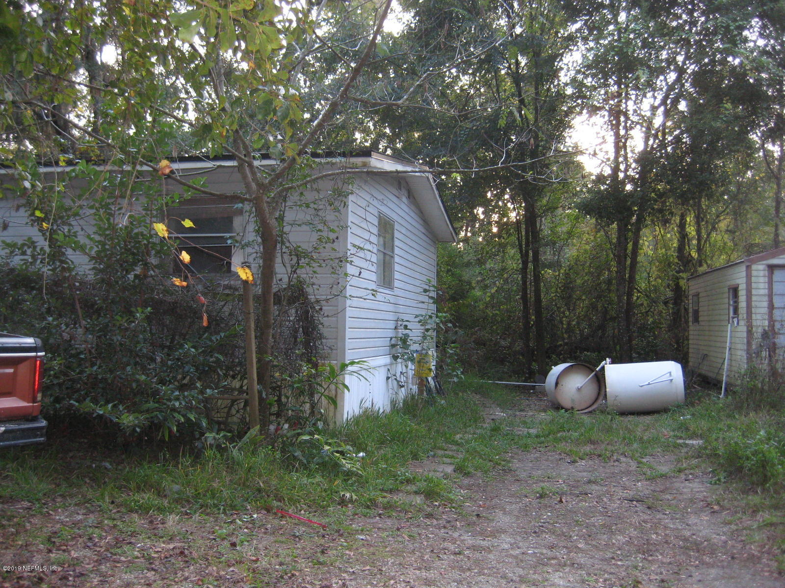 Do not enter mobile home.