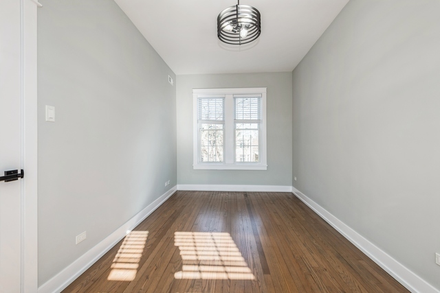 1535 West Estes Avenue, Unit 3 Chicago, IL 60626 - Photo 28 of 40 an empty room with a window