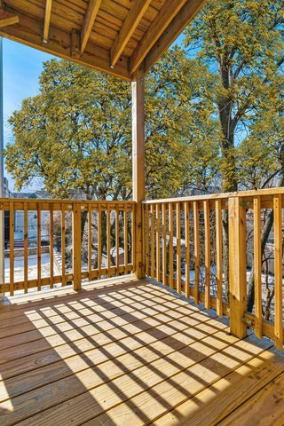 1535 West Estes Avenue, Unit 3 Chicago, IL 60626 - Photo 33 of 40 a front view of a house with a large window