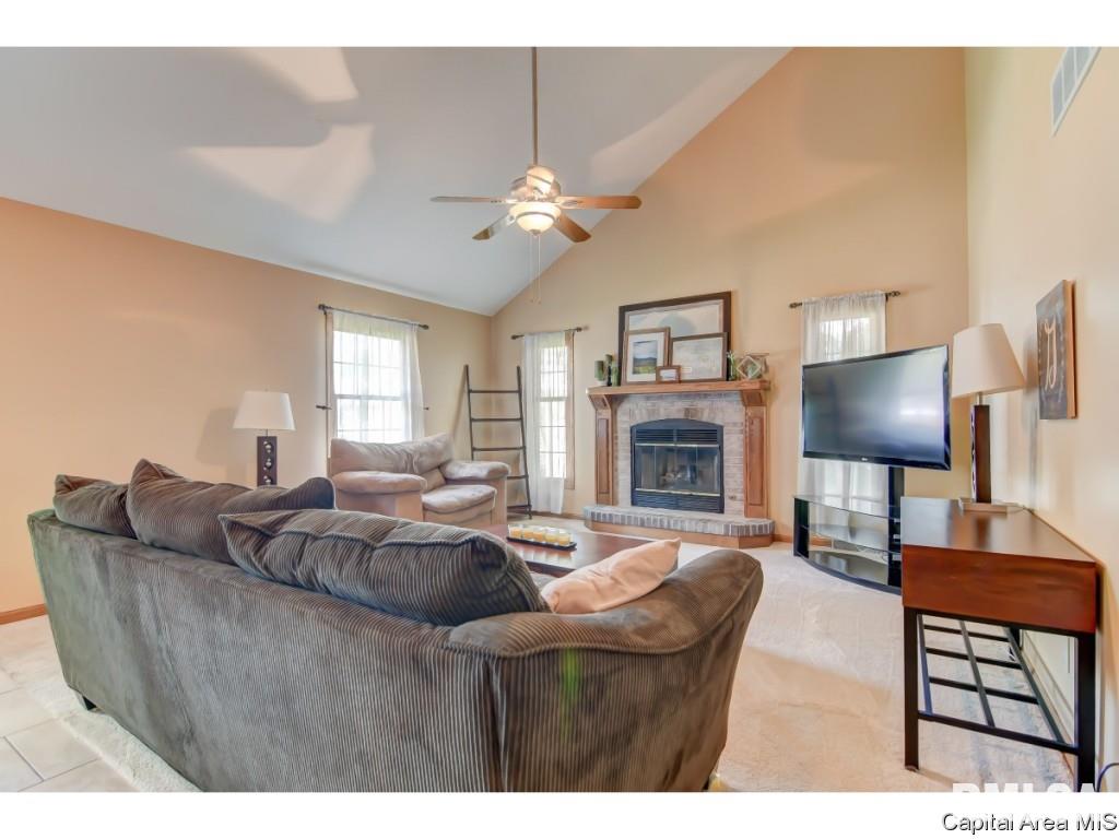 1900 Deerfield Road Chatham, IL 62629 - Photo 9 of 31 Gallery Image 9