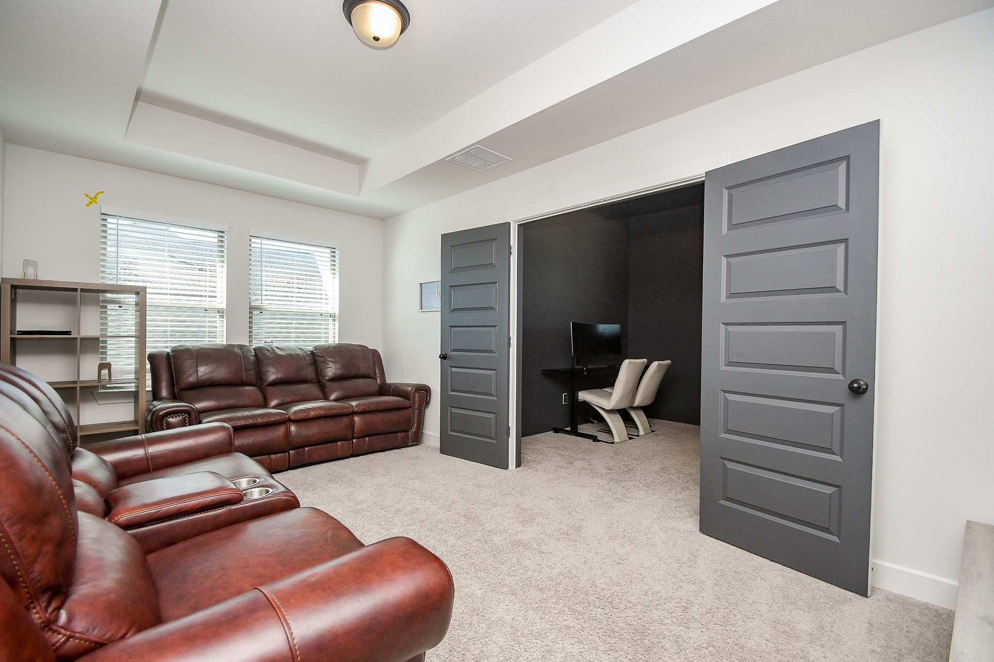 31407 Splitting Willow Lane Fulshear, TX 77441 - Photo 14 of 19 a living room with furniture and a lamp