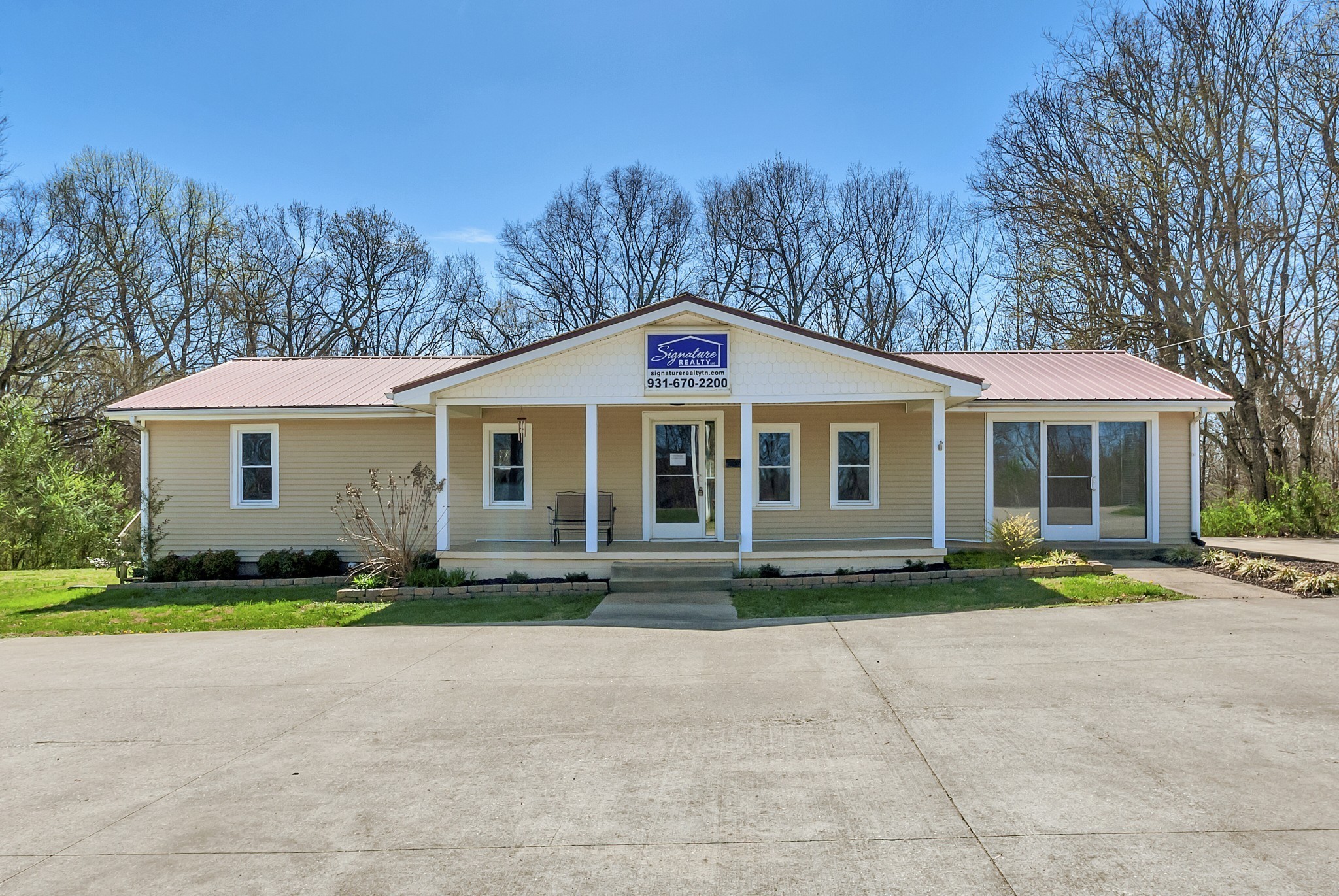 5652 Highway 100 Lyles, TN 37098 - Photo 3 of 21 a front view of a house with a yard