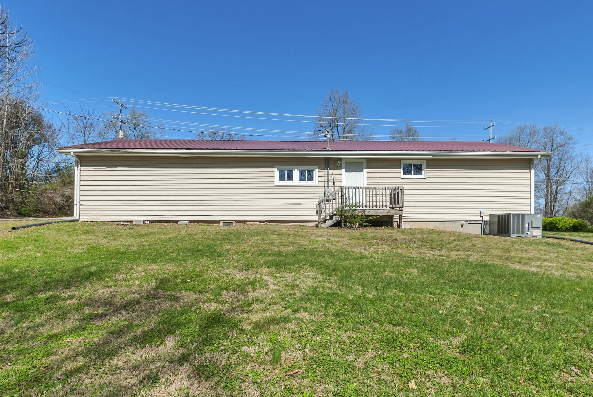 5652 Highway 100 Lyles, TN 37098 - Photo 8 of 21 a front view of house with yard